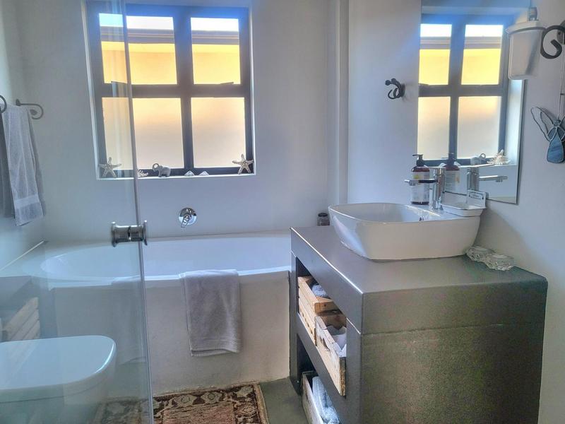 6 Bedroom Property for Sale in Sunset Estate Western Cape